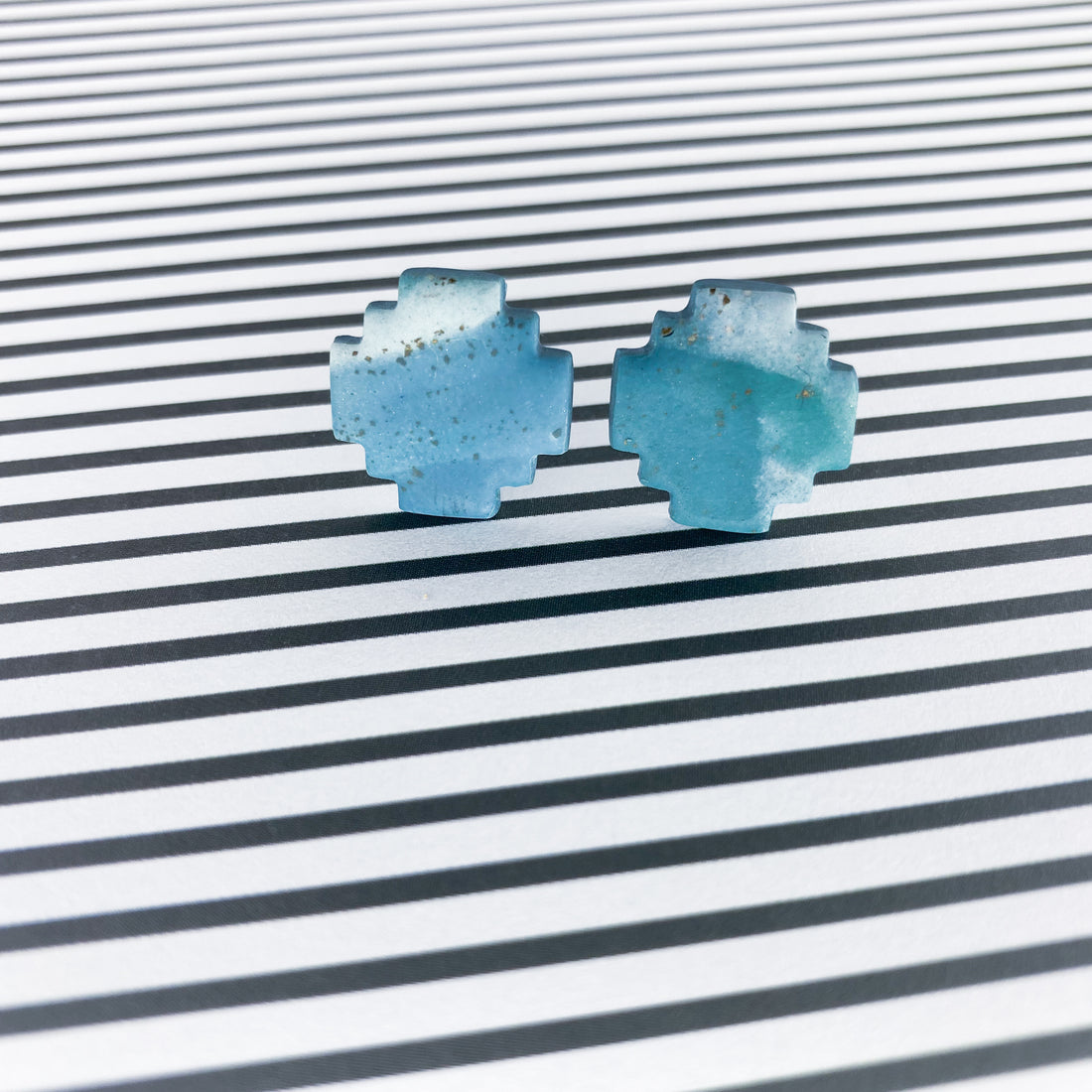 As The Seafoam Glitters – Geo Studs